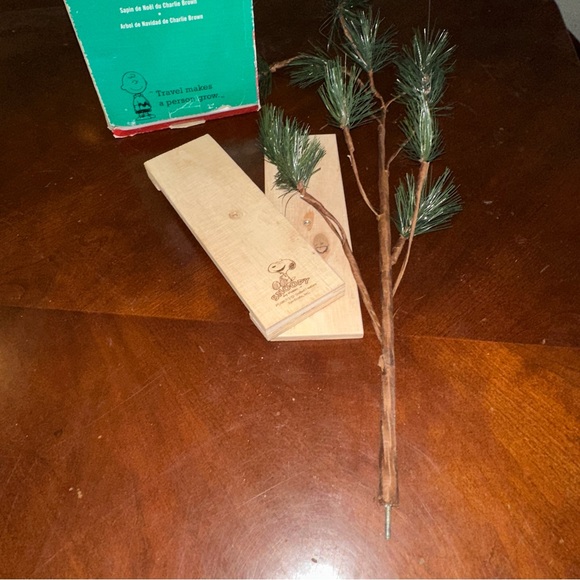 The Original Charlie Brown 24 Inch Christmas Tree 2010 Peanuts ProductWorks - Picture 6 of 15